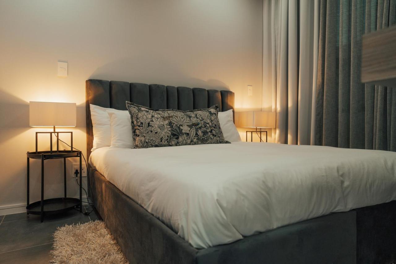 Reserved Suites Illovo Johannesburg Buitenkant foto