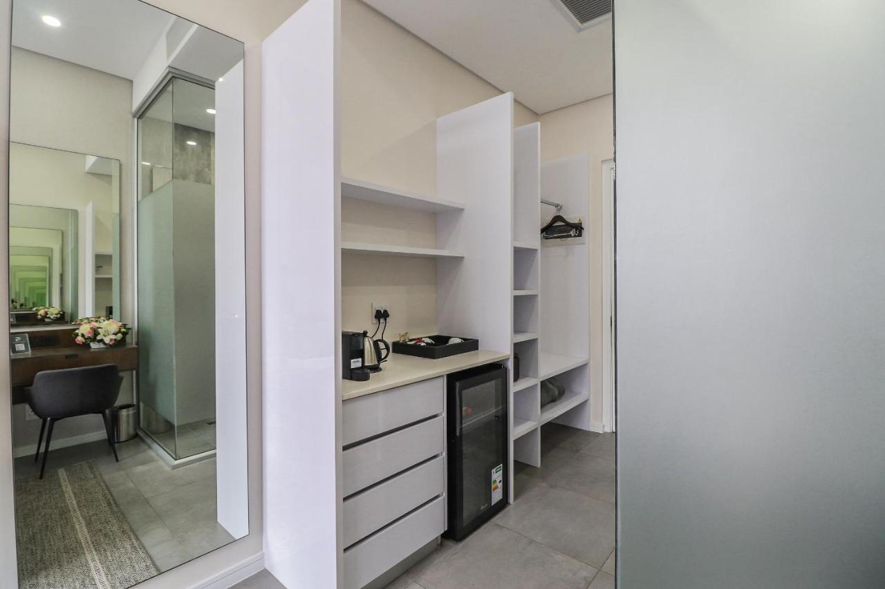 Reserved Suites Illovo Johannesburg Buitenkant foto