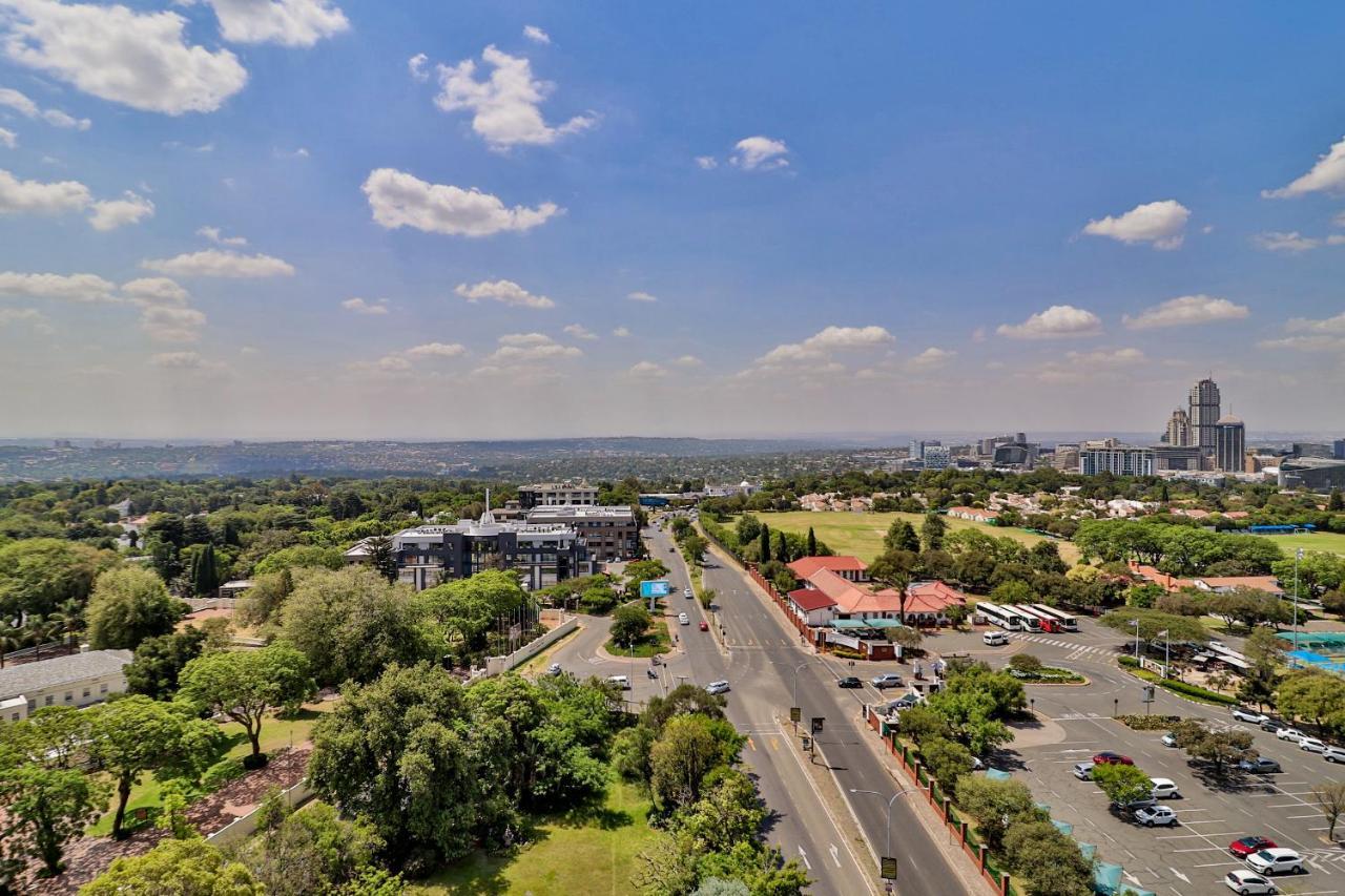 Reserved Suites Illovo Johannesburg Buitenkant foto