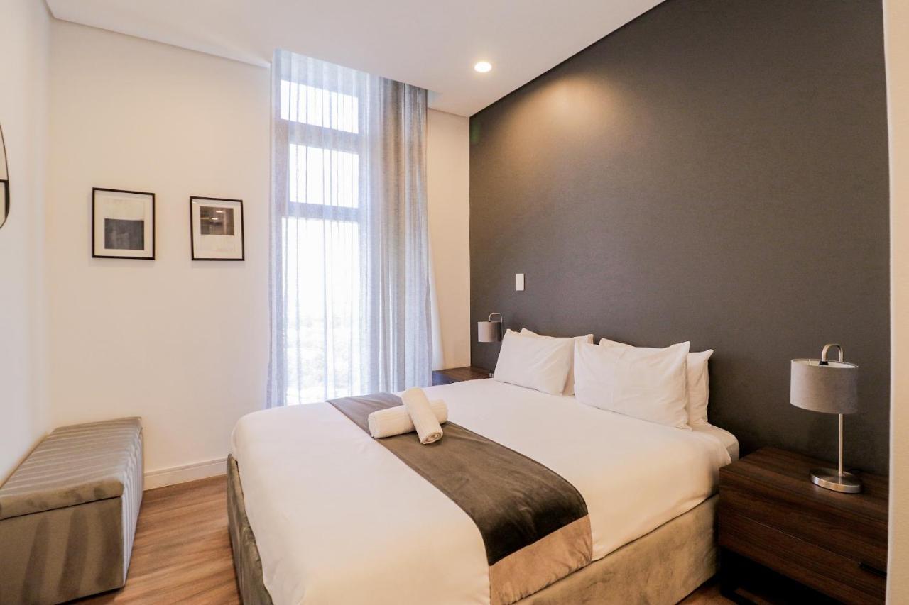 Reserved Suites Illovo Johannesburg Buitenkant foto